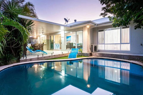Broadbeach Waters Home With Private Pool - Dentist Search 0