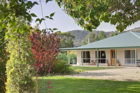 Brookfield Guest House - Dentists Australia 0