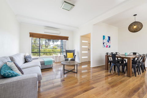 Bruce And Lola's - Dentist Search 2