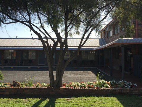 Bryants Motel - Dentists Australia 0
