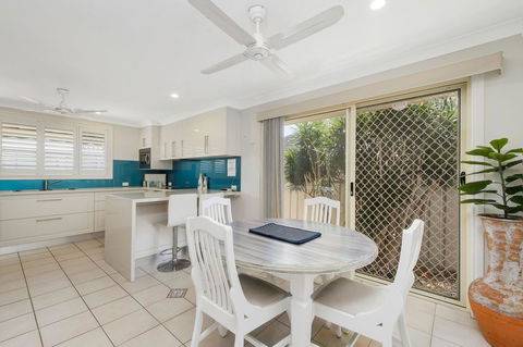 Burkeys, 5 Main Street - Dentist Find 2