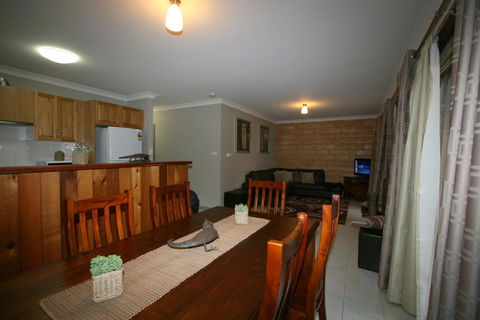 Burramys 4/1 Kirwan Close - Dentist Search 2
