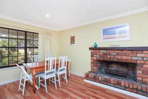 By The Beach - 30 Jetty Road - Dentist Search 1