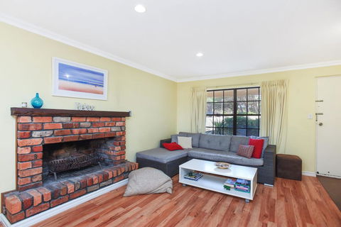 By The Beach - 30 Jetty Road - Dentist Search 3