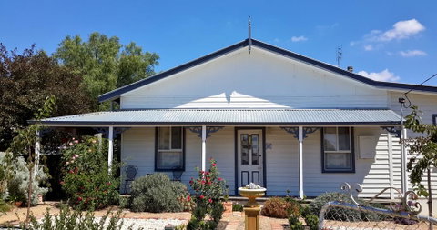 C & A's Cottage - Dentist Find 1