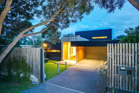 C-Escape - Dentists Australia 1