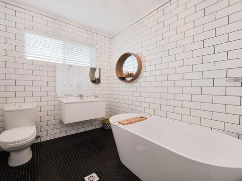 Callala Dreaming - Mid Century Beach House - Dentist Find 1