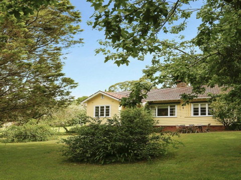 Canary Cottage - Fresh, Clean, Simple & Comfortable - Dentist Search 0