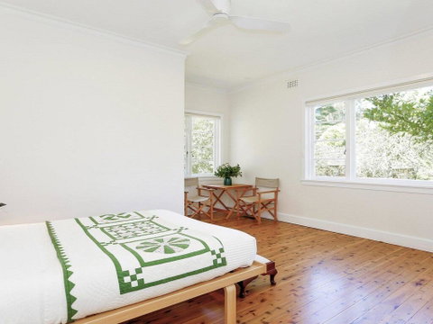 Canary Cottage - Fresh, Clean, Simple & Comfortable - Dentist Search 2