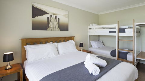 Caribou 3 - Modern & Spacious With Views Over Lake Jindabyne - Dentist Search 3