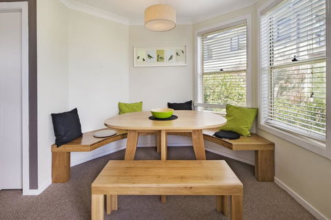 Caribou 3 - Modern & Spacious With Views Over Lake Jindabyne - Dentist Search 1