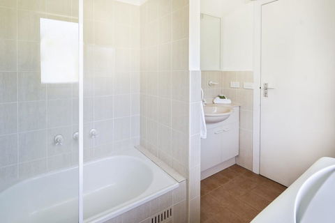 Caribou 3 - Modern & Spacious With Views Over Lake Jindabyne - Dentist Search 2