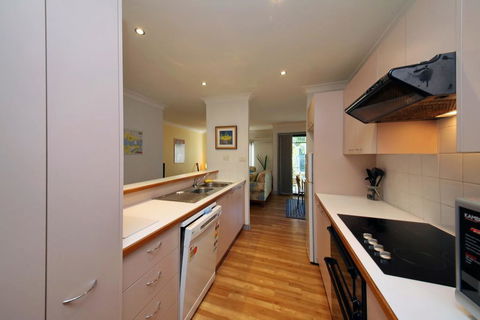 Carindale, Unit 24, 19 - 23 Dowling Street - Dentist Find 3