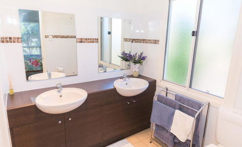 Carri-away - 15 Solitude Drive - Dentists Australia 1