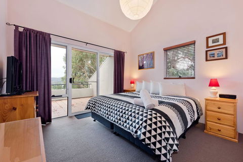 Cascades 13/3 Kurrajong Street - Dentist Search 0