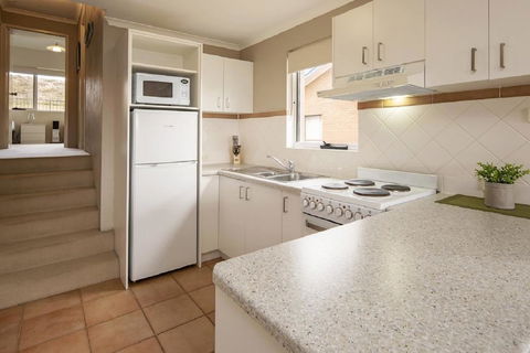 Cascades 18/3 Kurrajong Street - Dentist Search 1