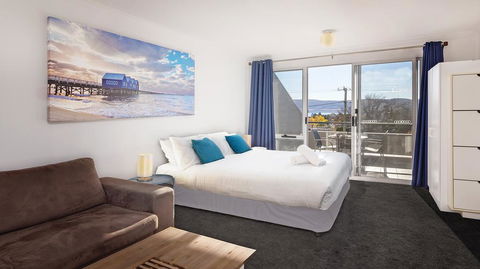 Cascades 7- Centrally Located With Beautiful Views - Dentist Search 0
