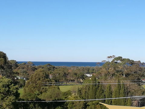 Castle Stay At Lakes Entrance - Dentist Find 1