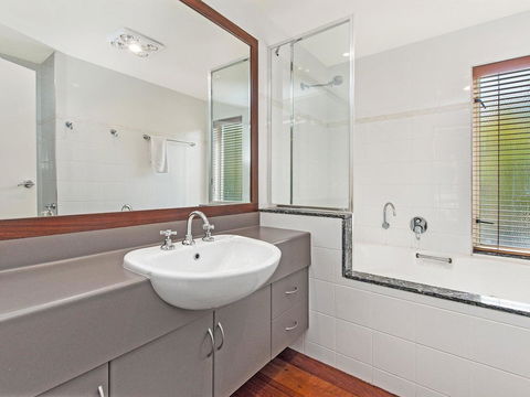 CASTWOOD VILLA No. 1 - Dentist Search 3