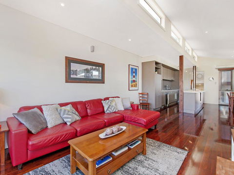 CASTWOOD VILLA No.2 - Dentist Search 0