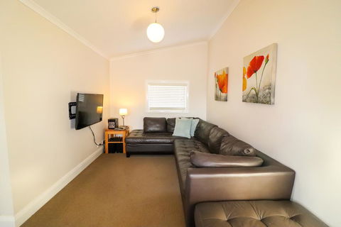 Catho Cottage - Dentist Search 3