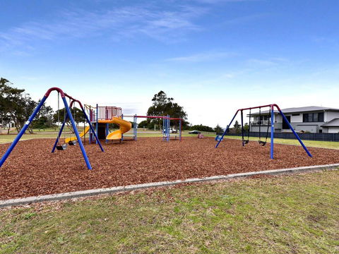 Caves Luxury Beachside Escape - Literally Across The Road From Surf Club - Dentists Australia 1