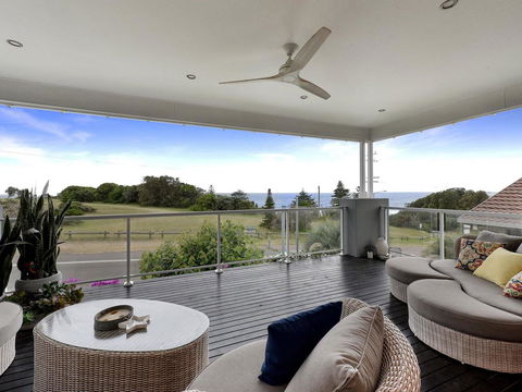 Caves Luxury Beachside Escape - Literally Across The Road From Surf Club - Dentists Australia 0