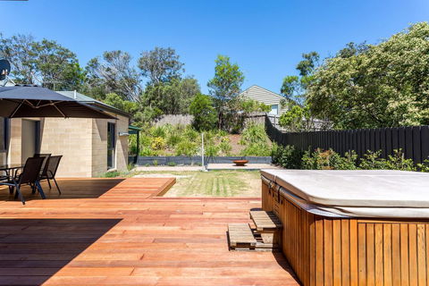Caxton Beach House - Hot Tub Spa - Dentists Australia 1