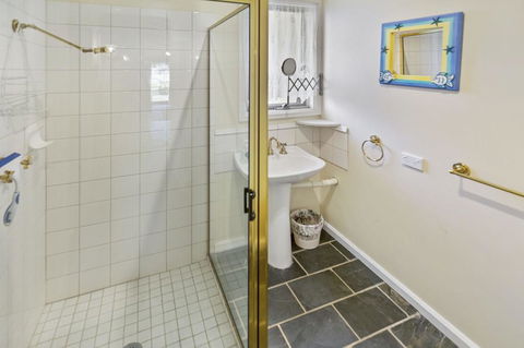 Cedar Cottage - Close To Water And Pet Friendly - Dentist Find 1