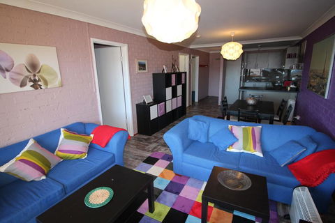 Central Park 14 - Centrally Located With Views To The Mountains - Dentist Search 0