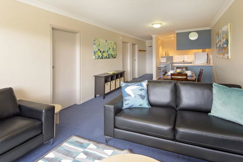 Central Park 7 - The Convenience Of Location & The Warmth Of Comfortable Living - Dentist Search 1