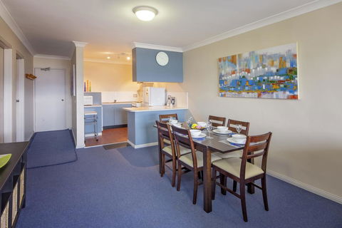 Central Park 7 - The Convenience Of Location & The Warmth Of Comfortable Living - Dentist Search 0