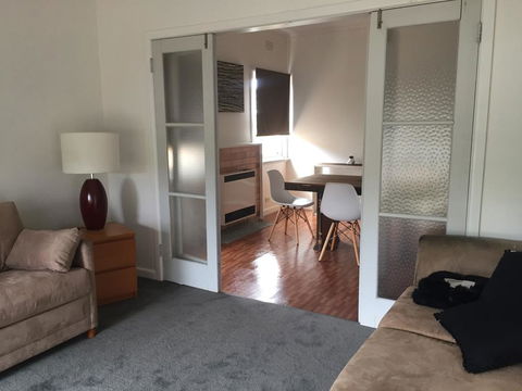 Central View - Walking Distance To Hospitals - Dentists Australia 0