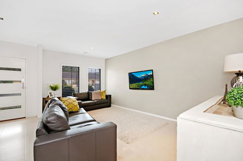 Central Warrnambool Townhouse - Dentist Find 2