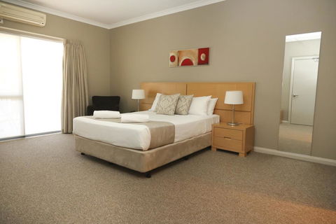 Centrepoint Apartments Griffith - Dentist Search 1