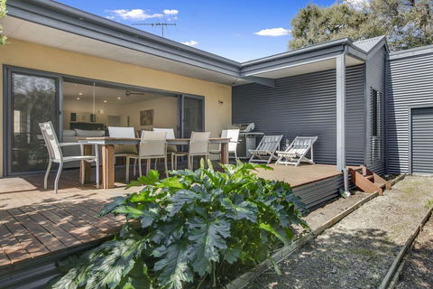 Charchie's By The Sea Pet Friendly Family Home, Close To Beach - Dentist Find 1