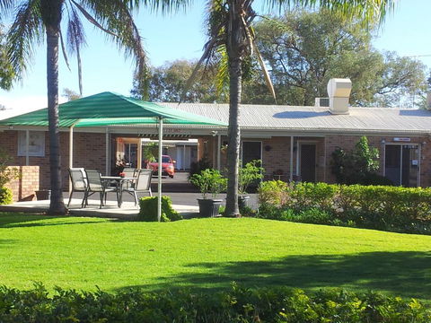 Charleville Waltzing Matilda Motor Inn - Dentist Find 0