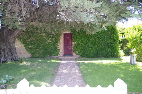 Charlottes Cottage - Dentists Australia 0