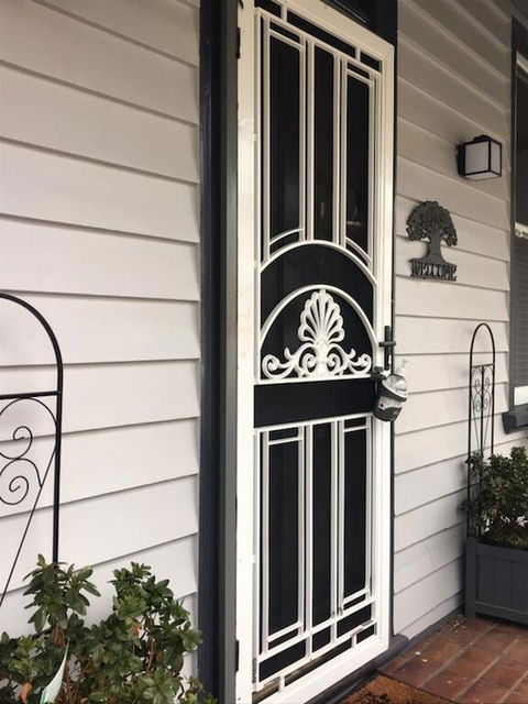 Charming Miners Cottage In The Hip City Of Geelong - Dentist Search 1