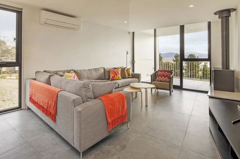 Chilam 'B' - Sophisticated Style With Views To The Lake & Mountains - Dentist Search 2
