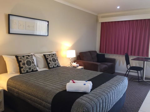 Chinchilla White Gums Motor Inn - Dentist Find 0