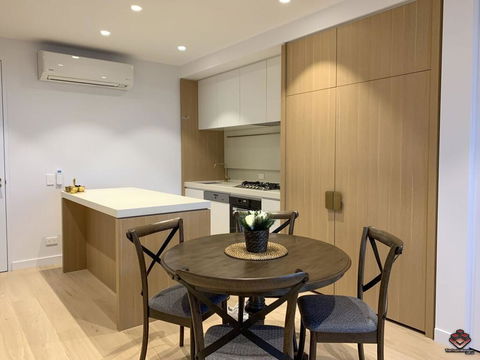 Chinos Room - Dentist Find 3