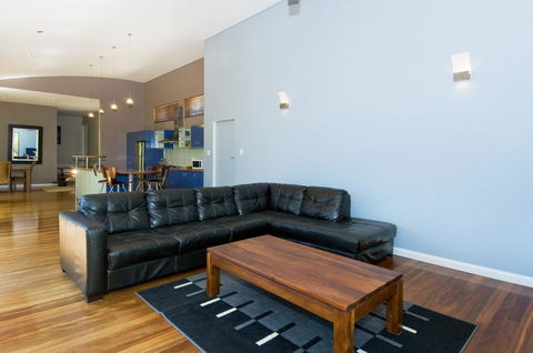 Chriscross Retreat 9 Cross Street - Dentists Australia 3