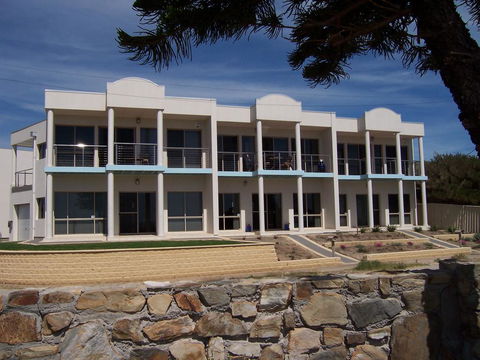 Christies Seahorse Holiday Townhouses - Dentists Australia 0