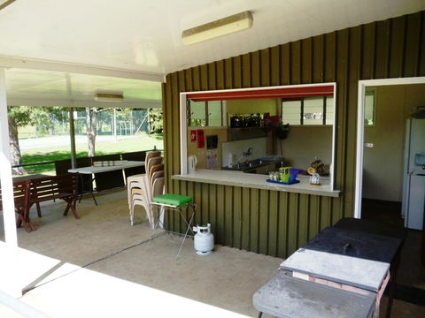 Christmas Creek CafÃ© & Cabins - Dentist Find 1