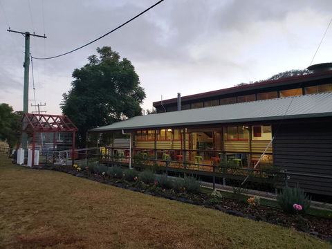 Christmas Creek CafÃ© & Cabins - Dentist Find 0