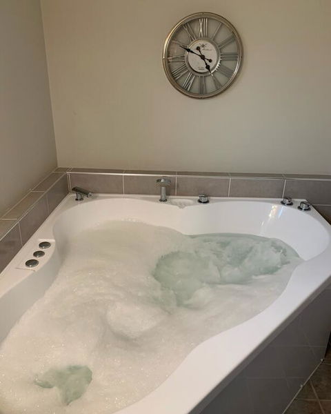 Churchill's B&B Twin Spa Getaway - Dentists Australia 3