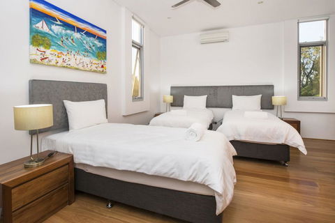 Cinque - Luxury Family Home With Pool Close To Beach And Town - Dentist Find 3
