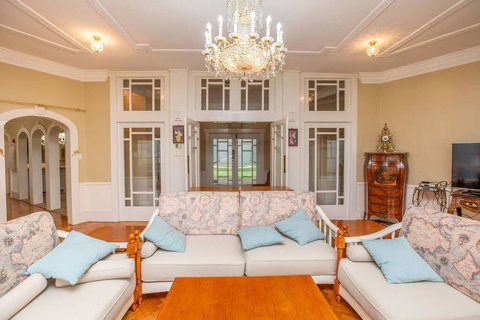 Classic 5 Beds Mt Dandenong Resort - Dentist Find 0