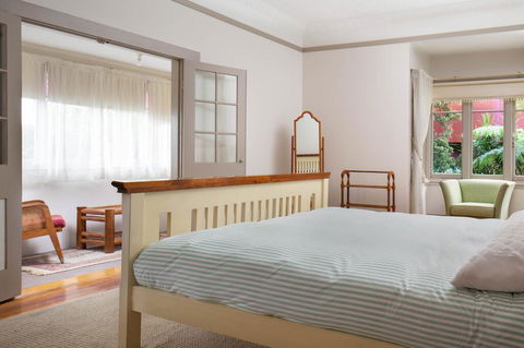 Classic Bungalow - Dentist Search 1